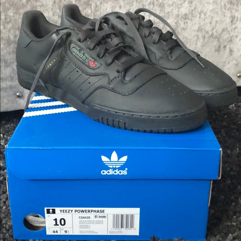 Yeezy powerphase calabasas size 10 men’s